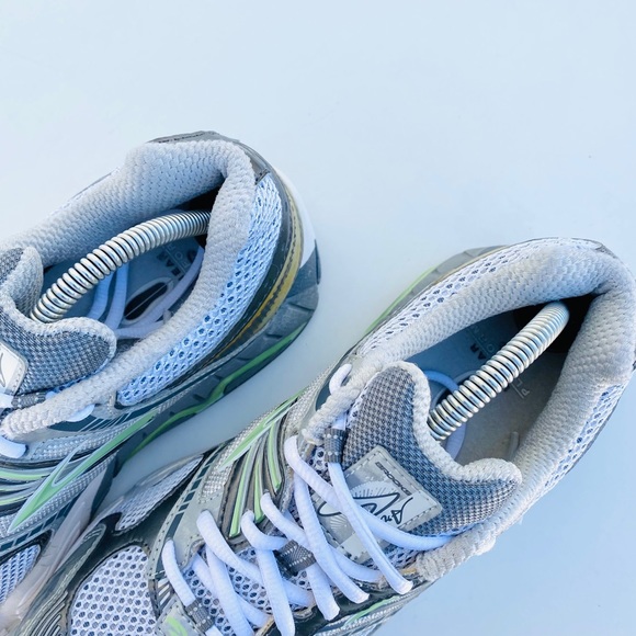 Brooks Ariel MOGO Women's Running Shoes - Picture 7 of 9